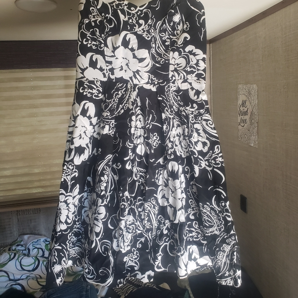 Short black and white floral dress